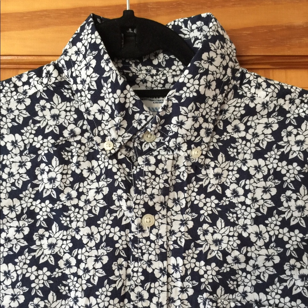 NWT Hawaiian Dress Shirt Flower Print size S